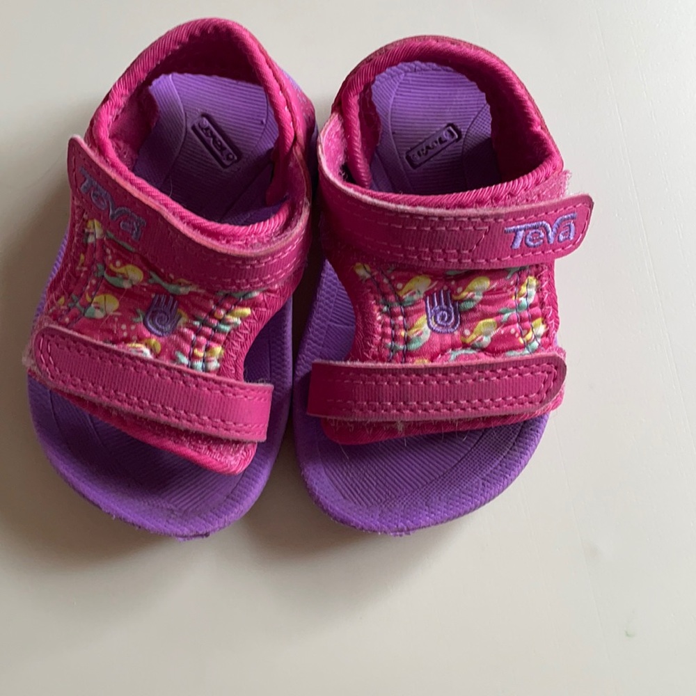 GUC teva toddler sandal. Size 4